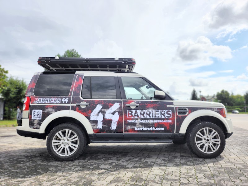 Land Rover Discovery 4 barrier installed